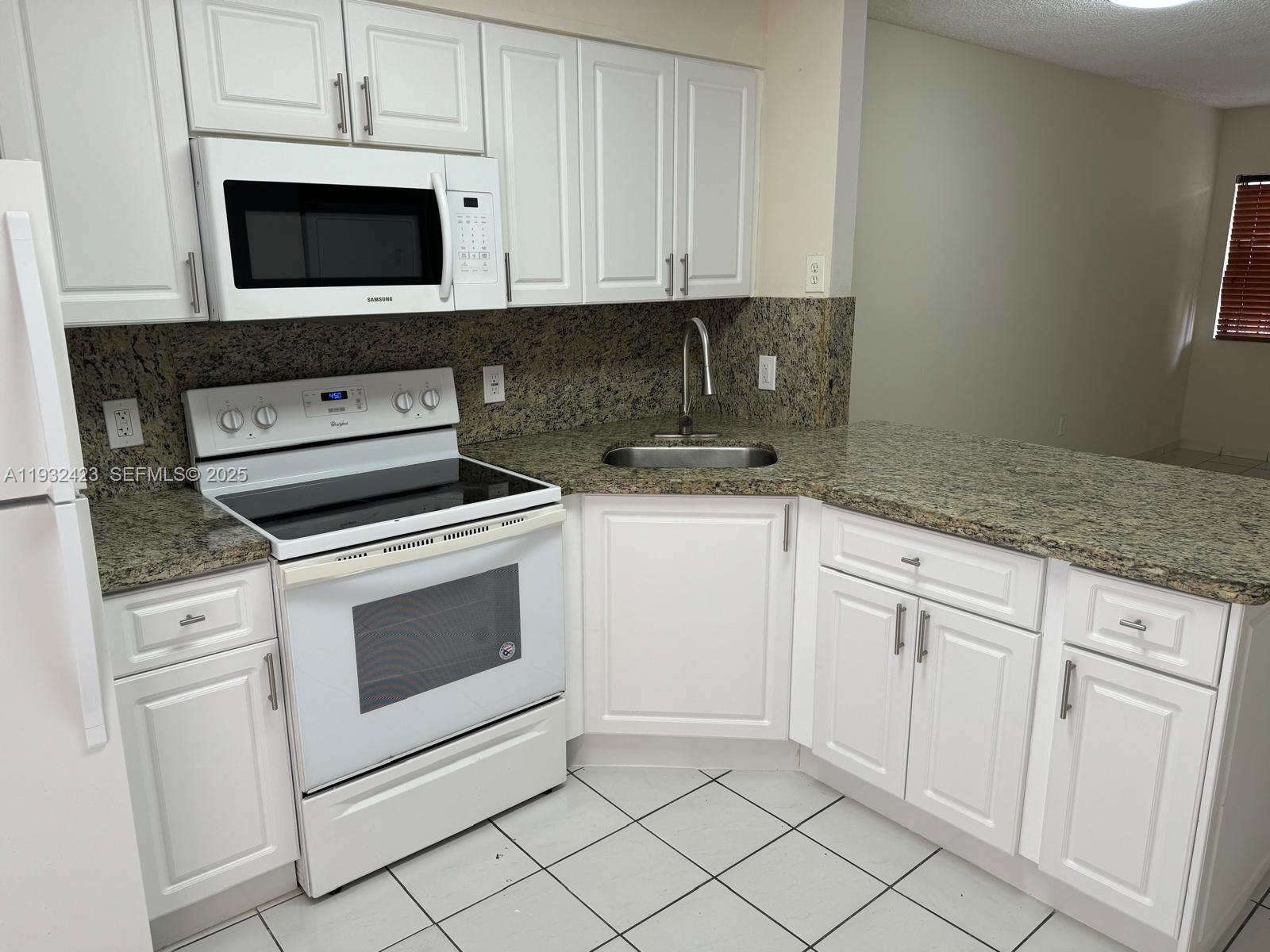 5290 W 21st Ct #403 Hialeah, FL 33016