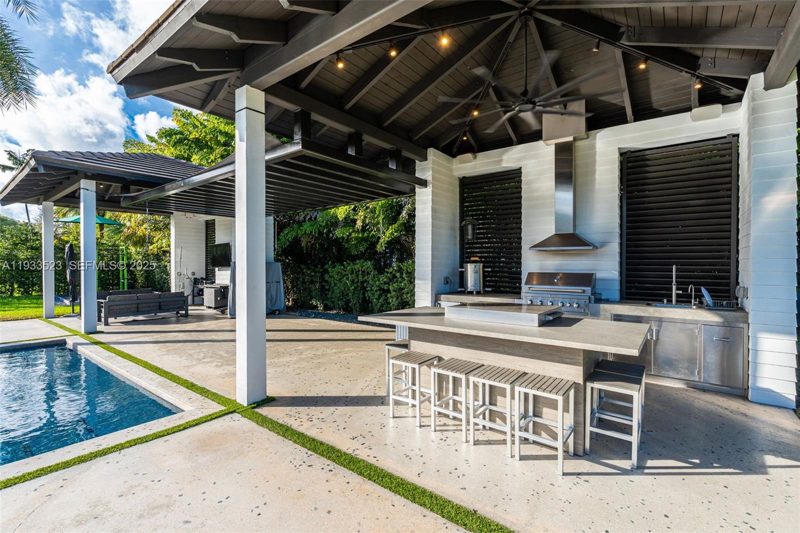 8271 SW 67th St Miami, FL 33143