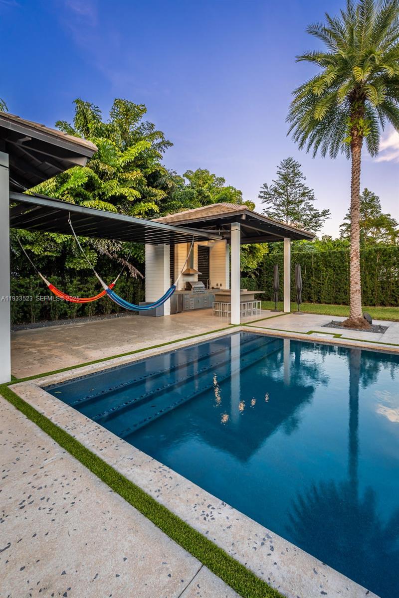 8271 SW 67th St Miami, FL 33143