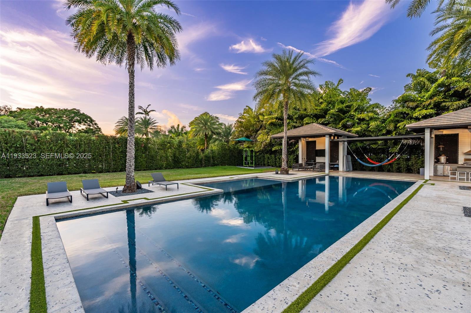 8271 SW 67th St Miami, FL 33143