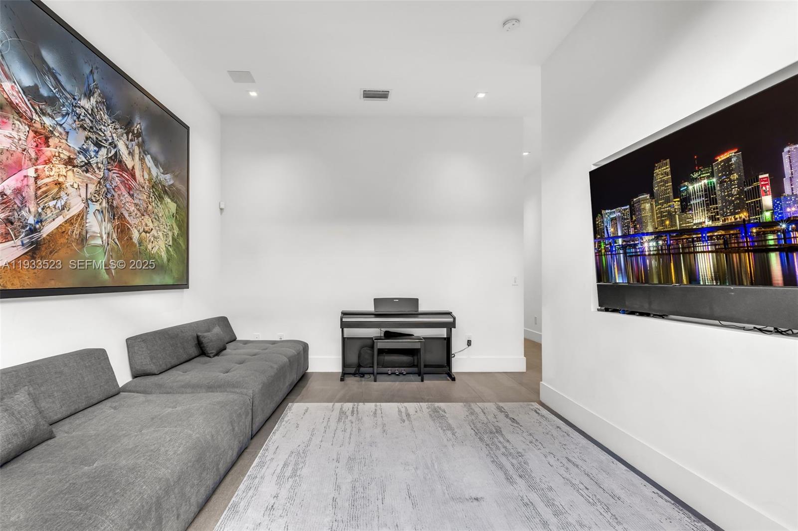 8271 SW 67th St Miami, FL 33143