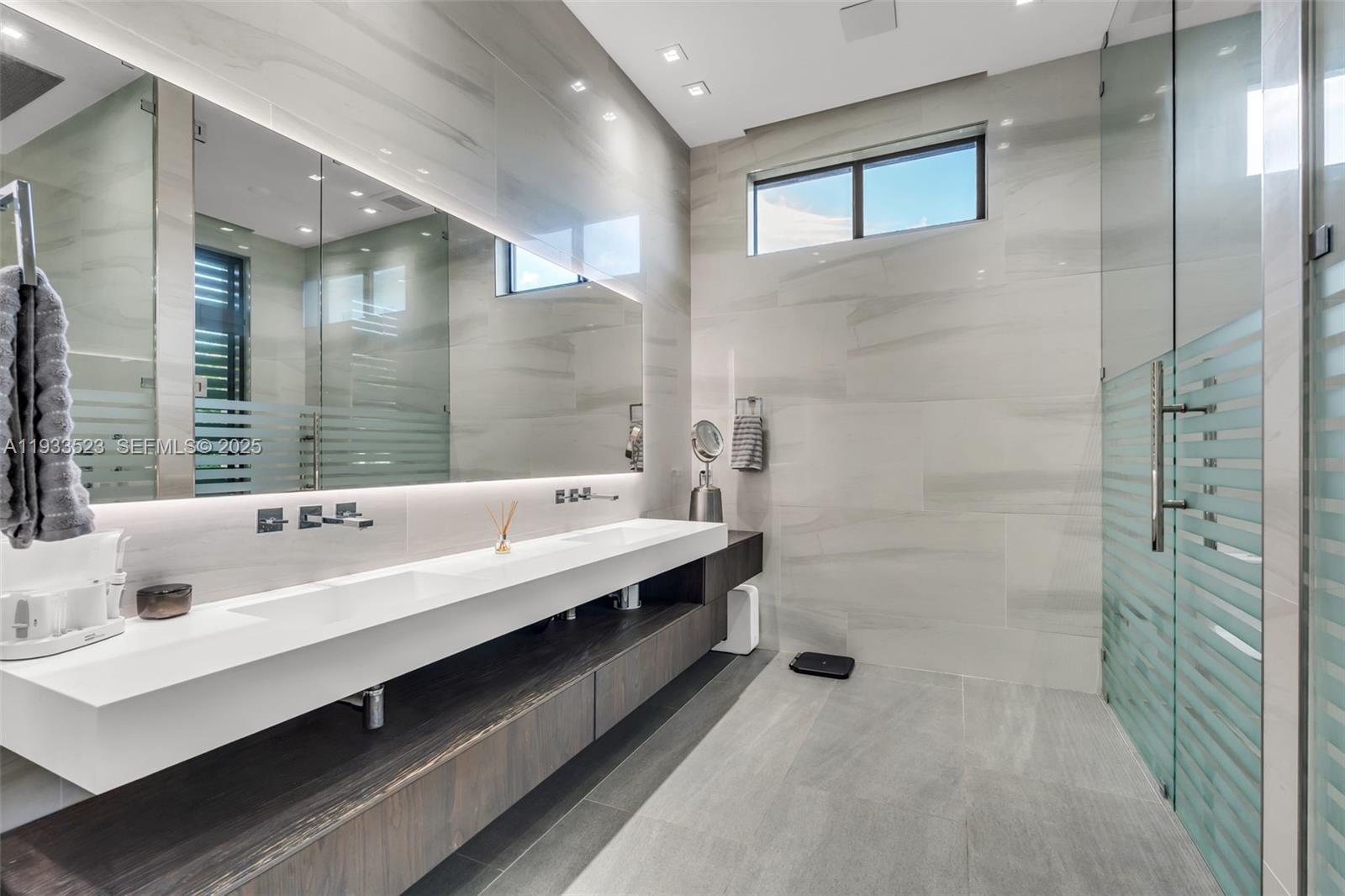 8271 SW 67th St Miami, FL 33143