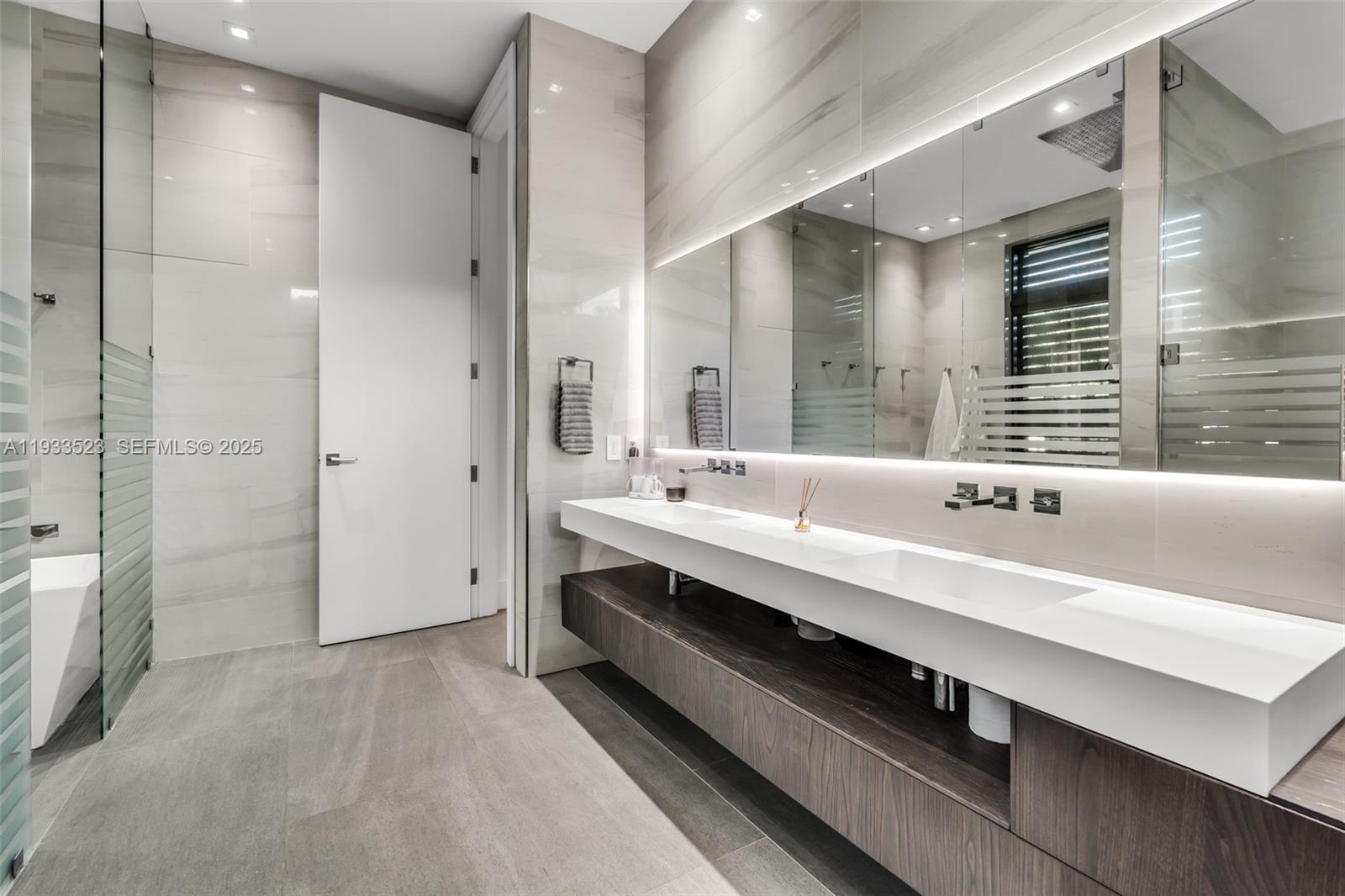 8271 SW 67th St Miami, FL 33143