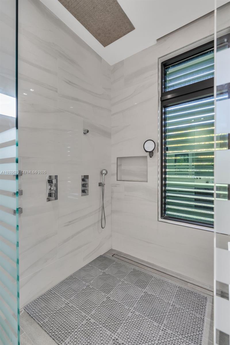 8271 SW 67th St Miami, FL 33143