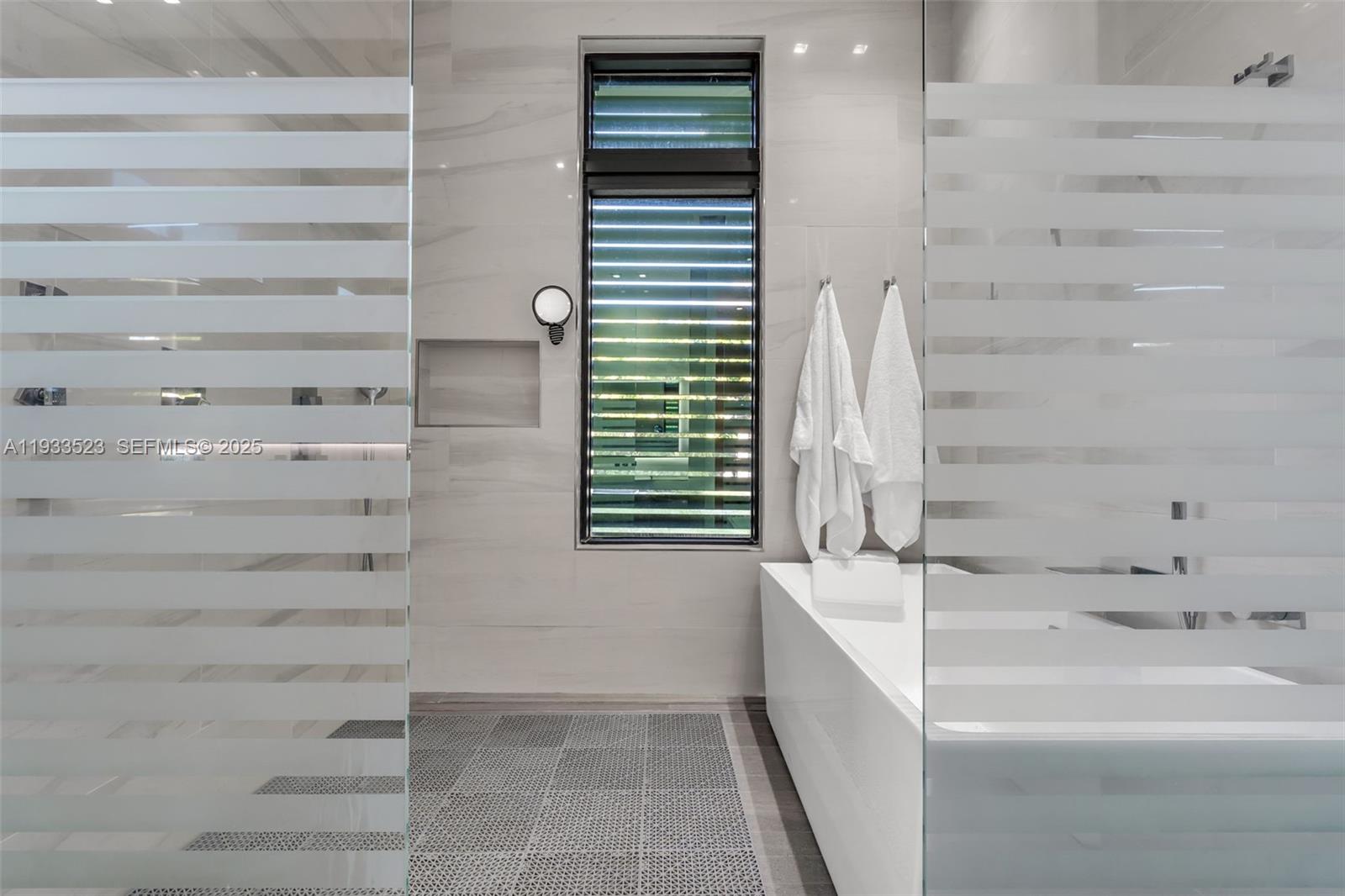 8271 SW 67th St Miami, FL 33143