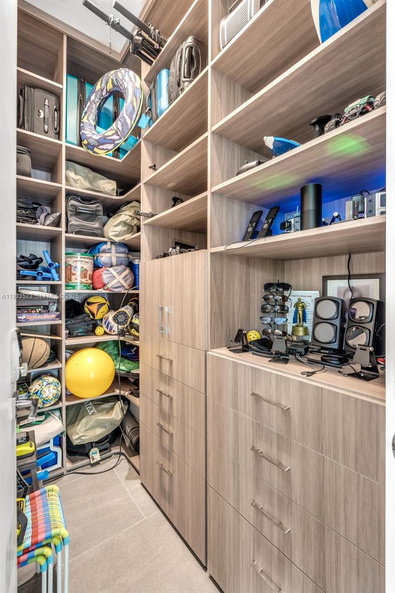 8271 SW 67th St Miami, FL 33143