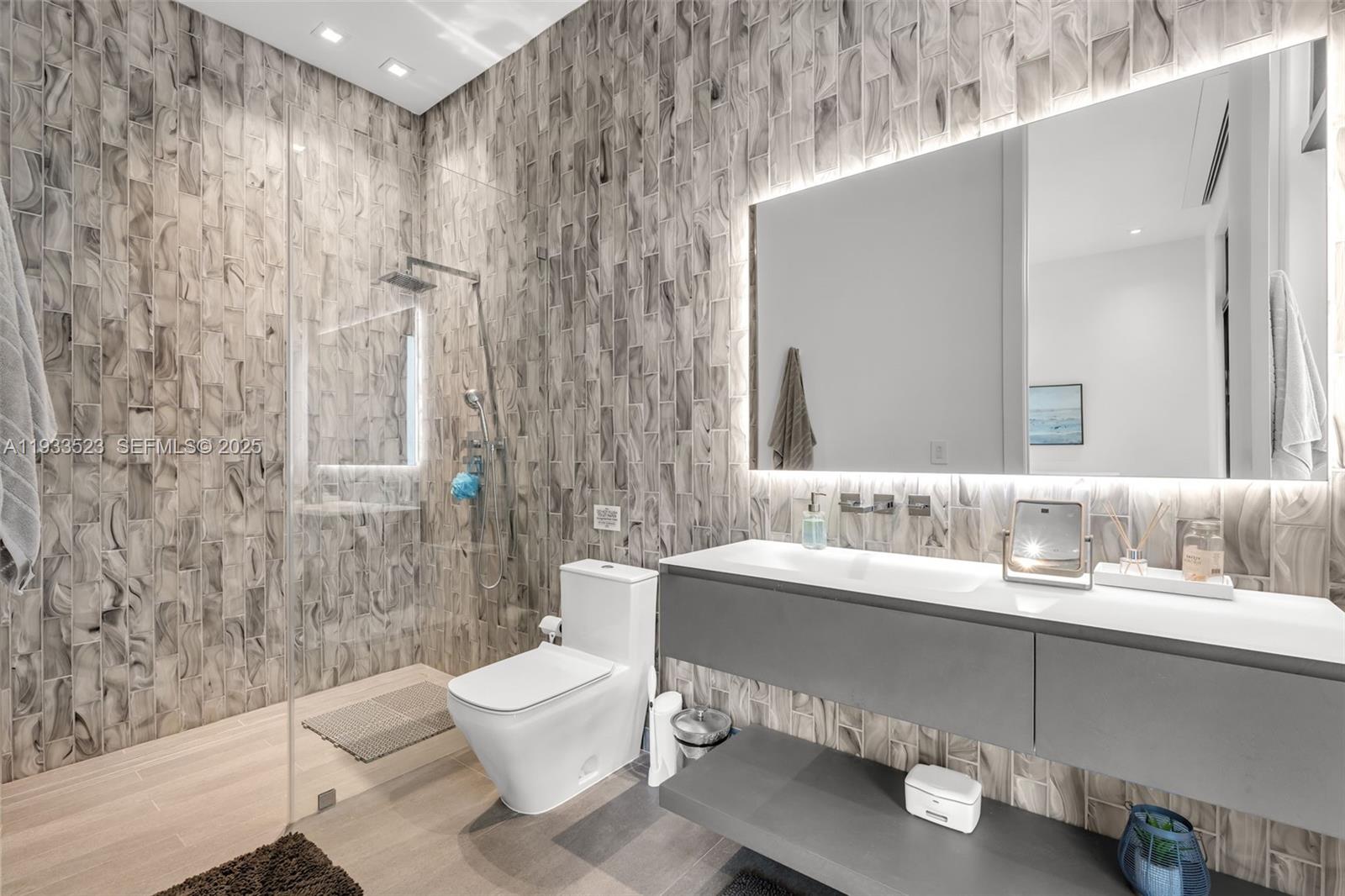 8271 SW 67th St Miami, FL 33143