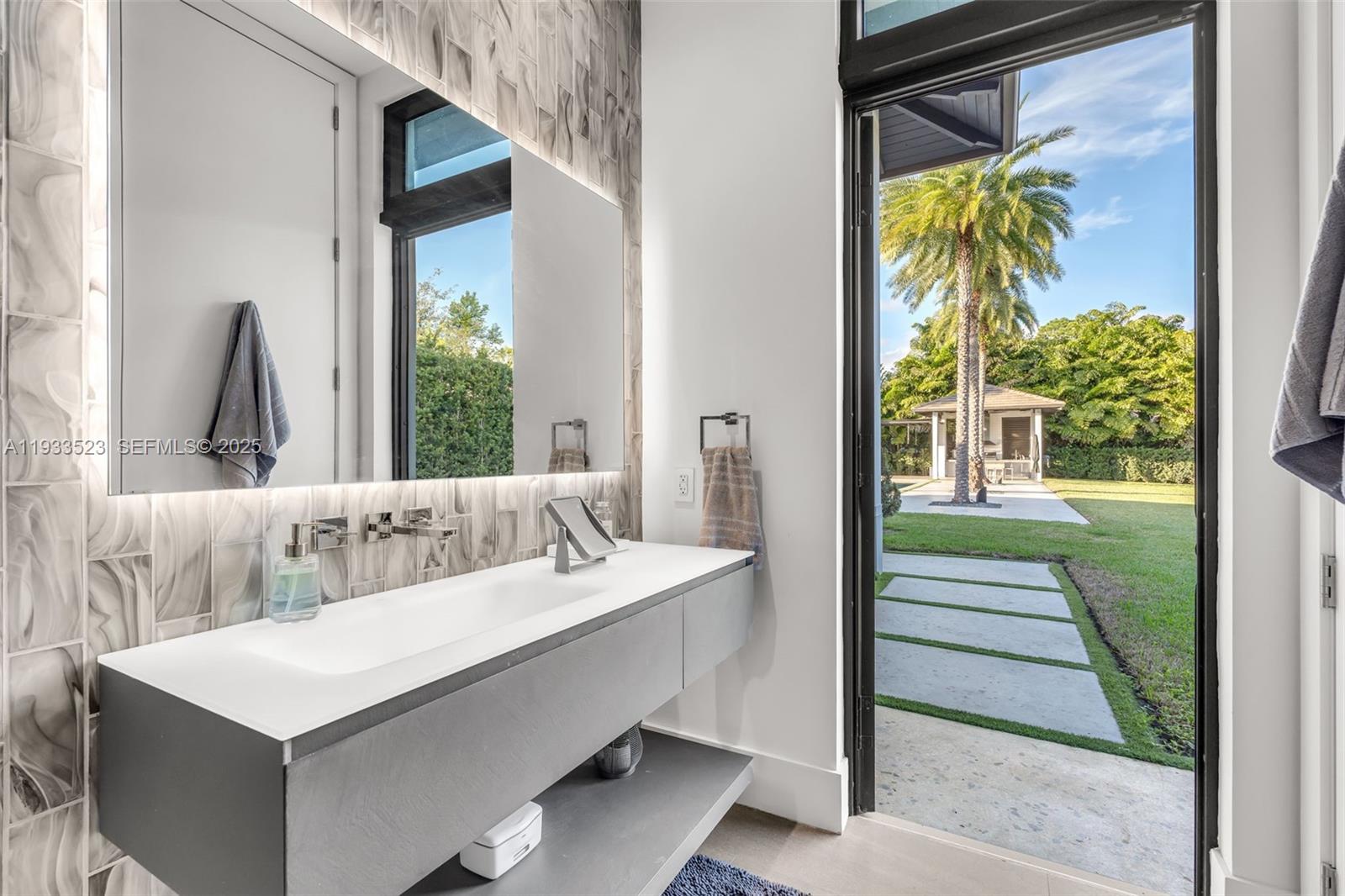 8271 SW 67th St Miami, FL 33143