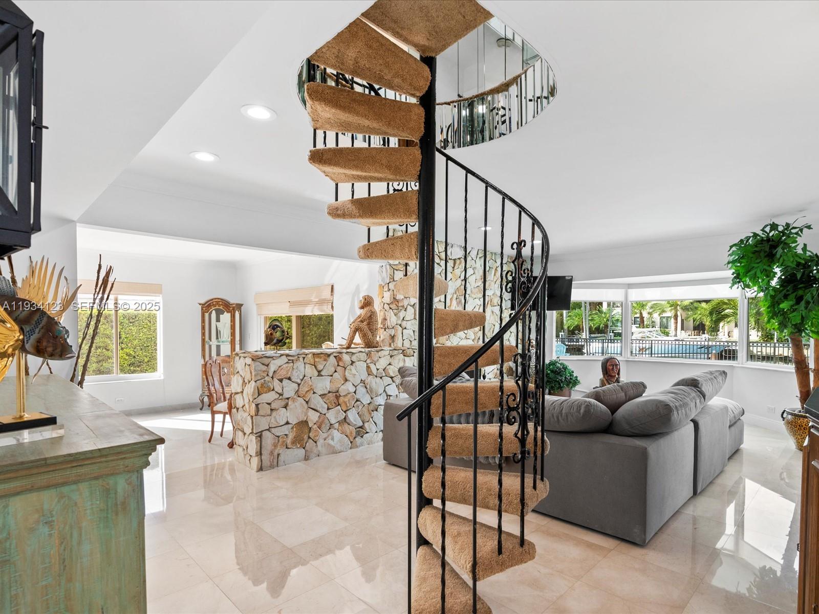 624 Palm Dr Hallandale Beach, FL 33009