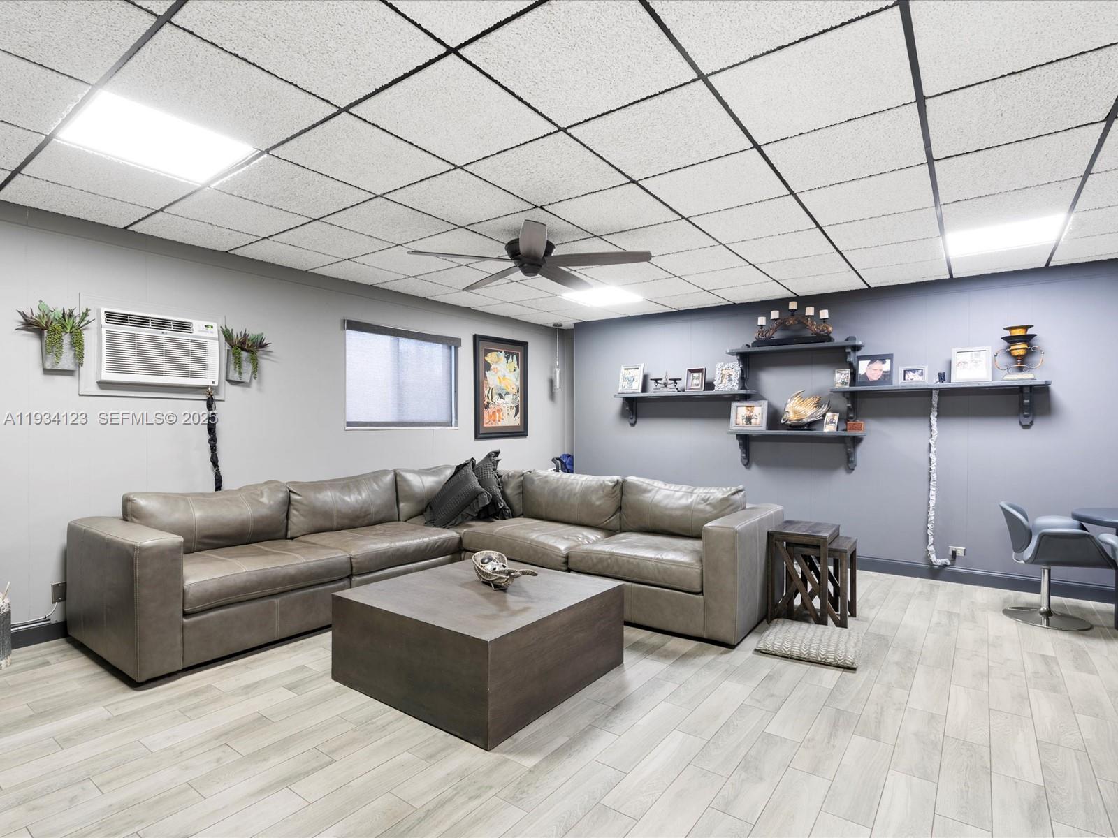 624 Palm Dr Hallandale Beach, FL 33009