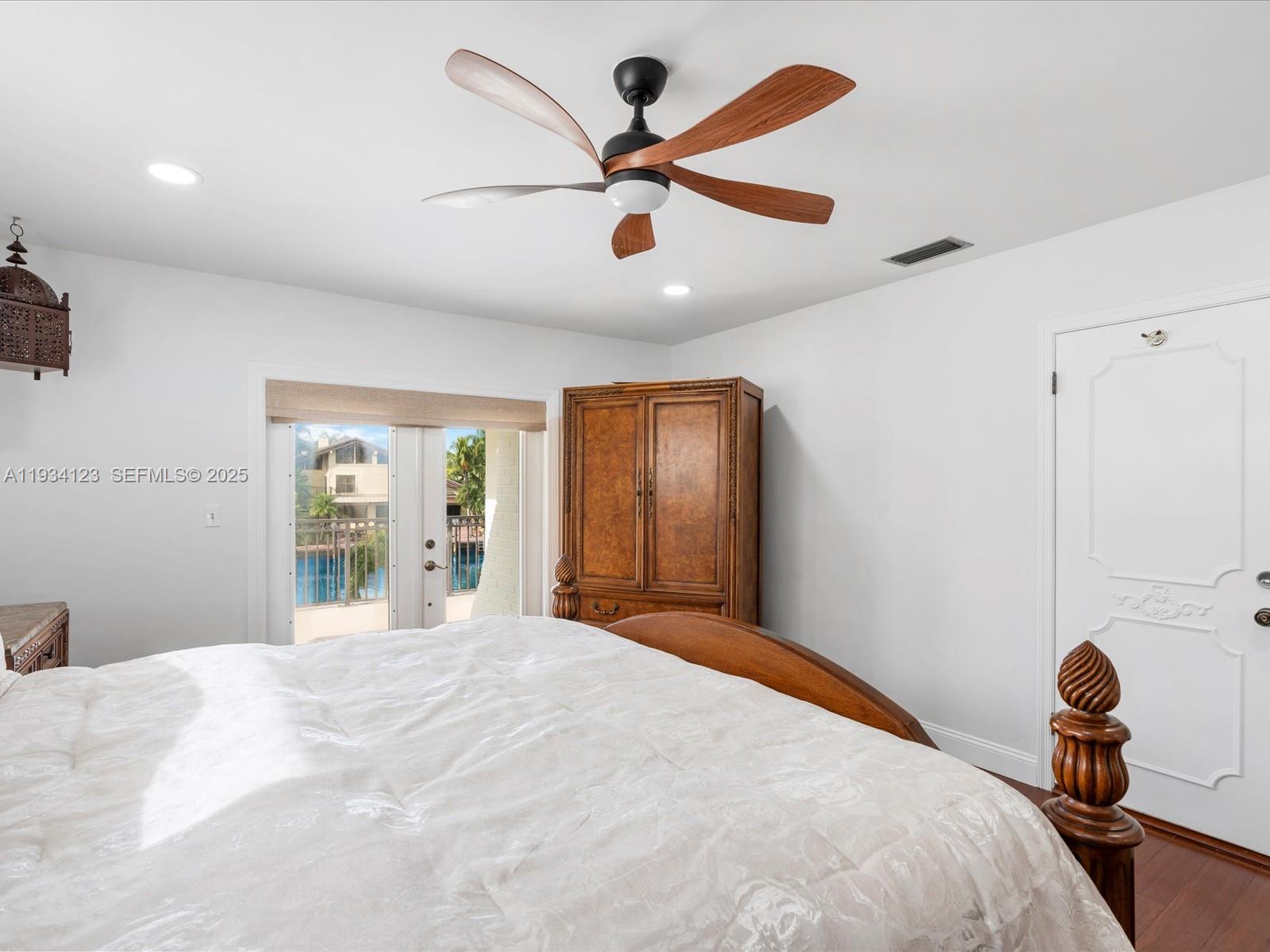 624 Palm Dr Hallandale Beach, FL 33009