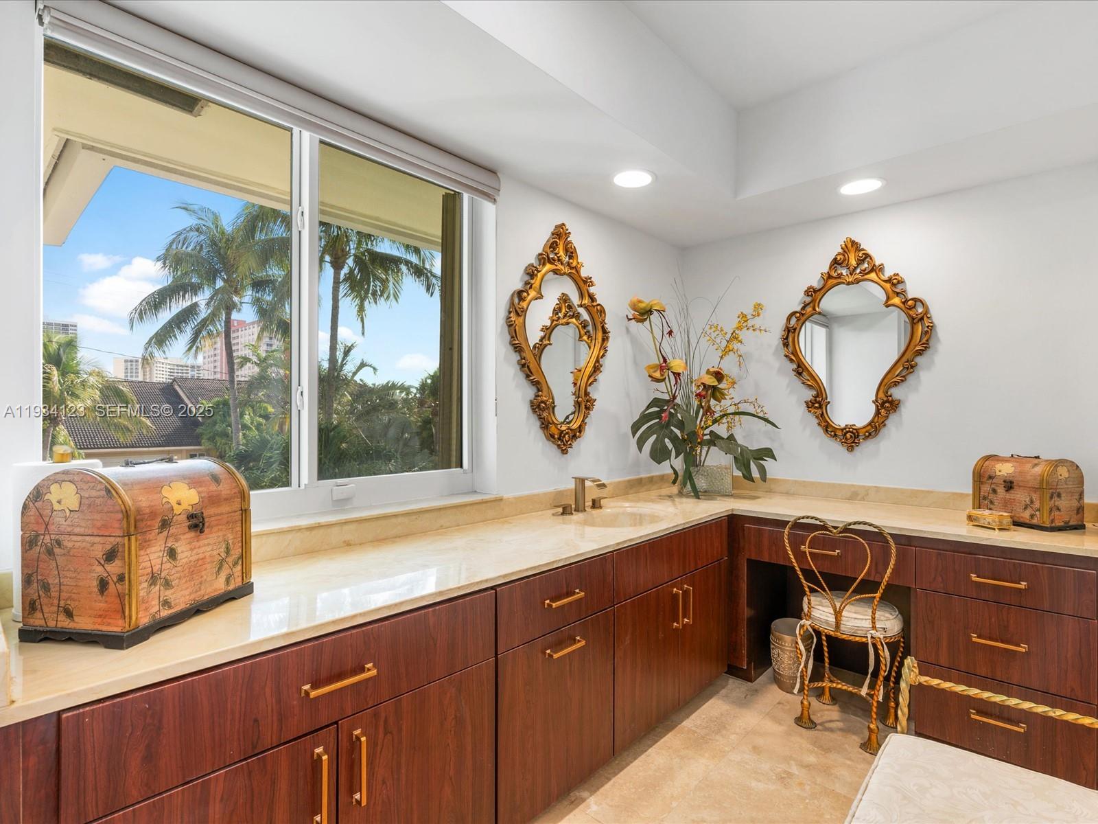 624 Palm Dr Hallandale Beach, FL 33009