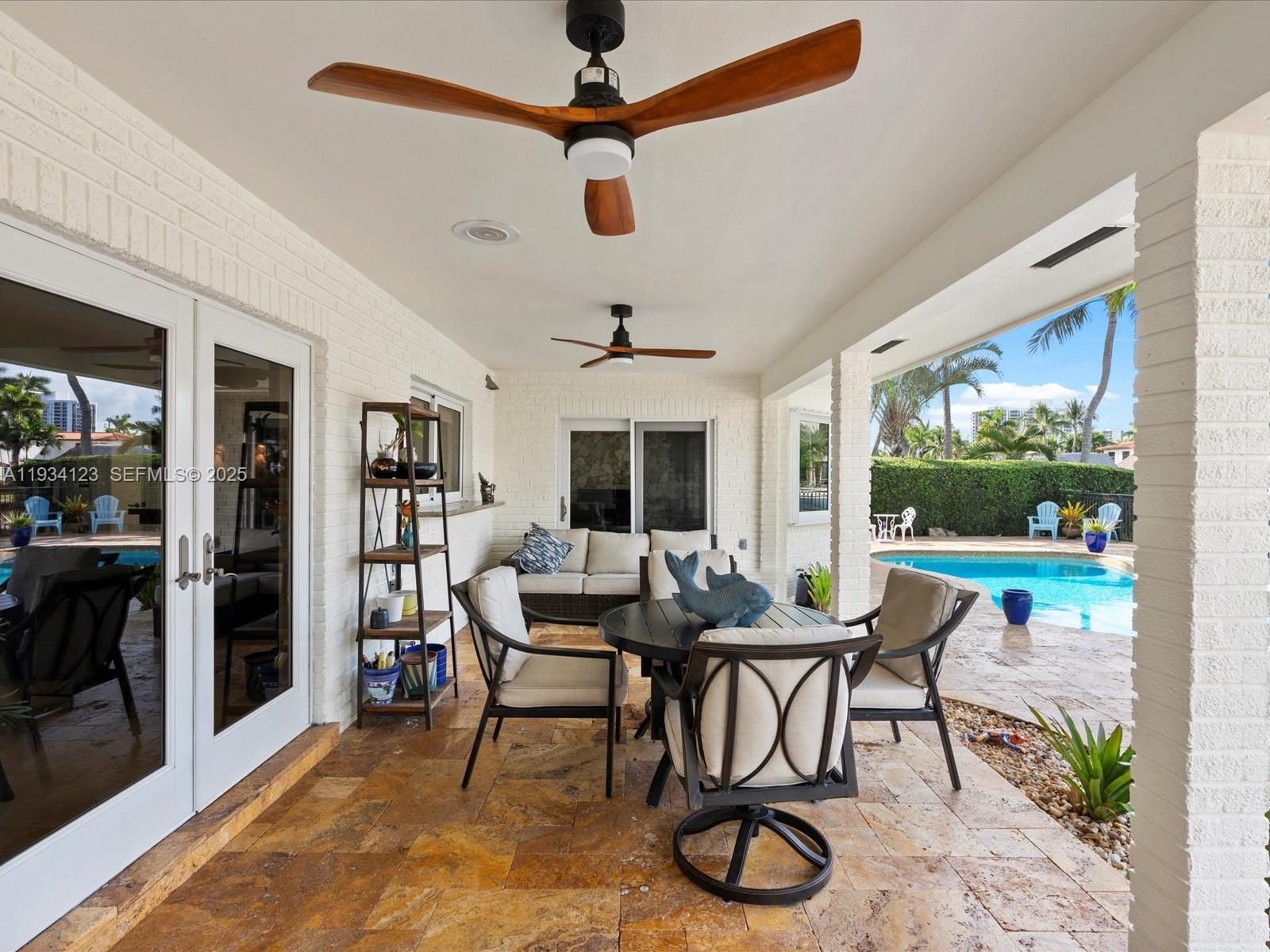 624 Palm Dr Hallandale Beach, FL 33009