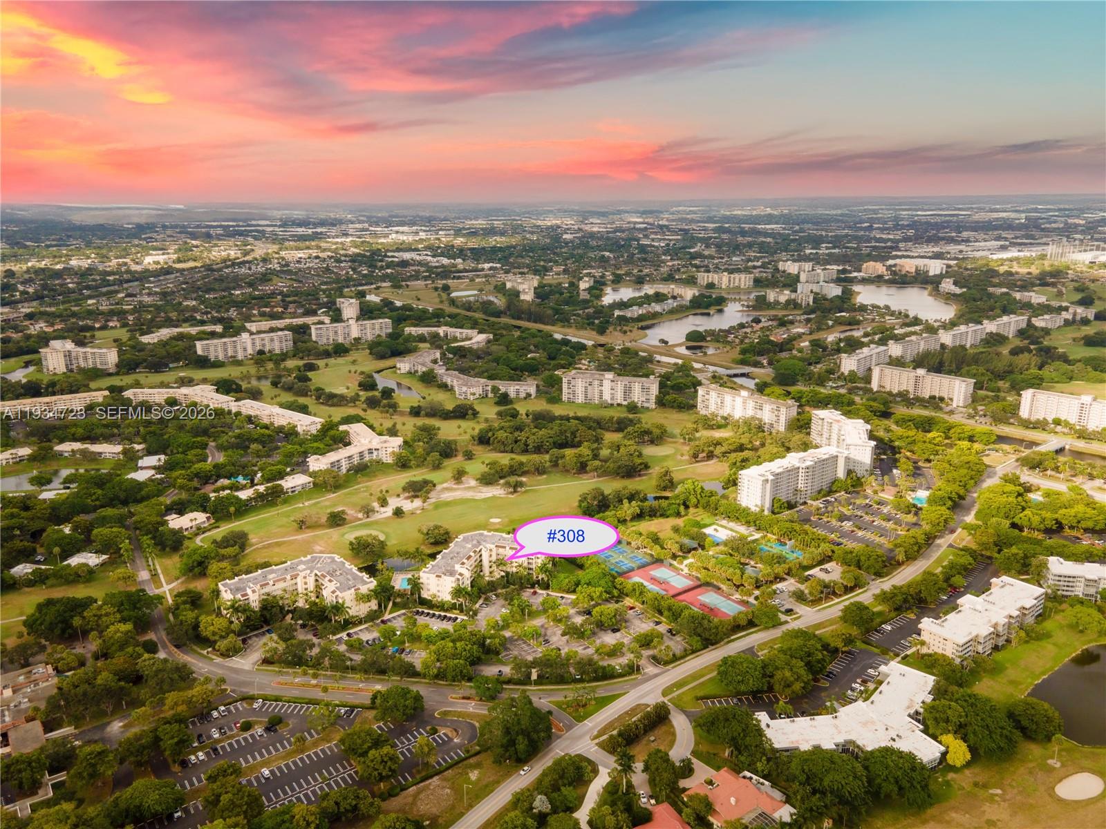 3500 Oaks Clubhouse Dr #308