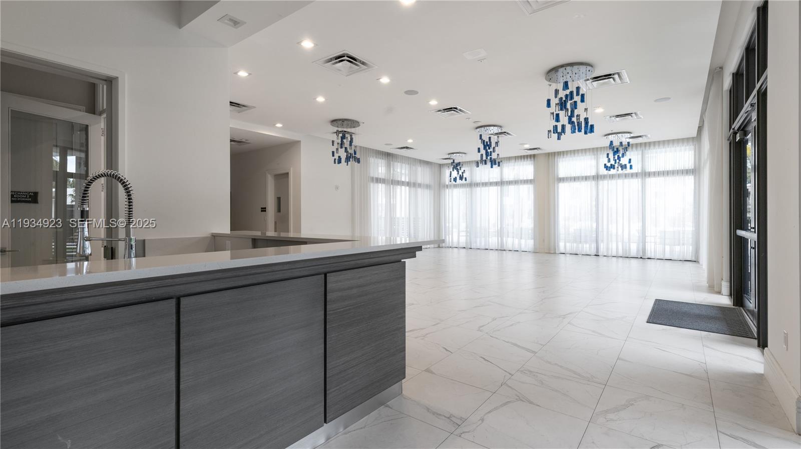 8206 NW 43rd St Doral, FL 33166