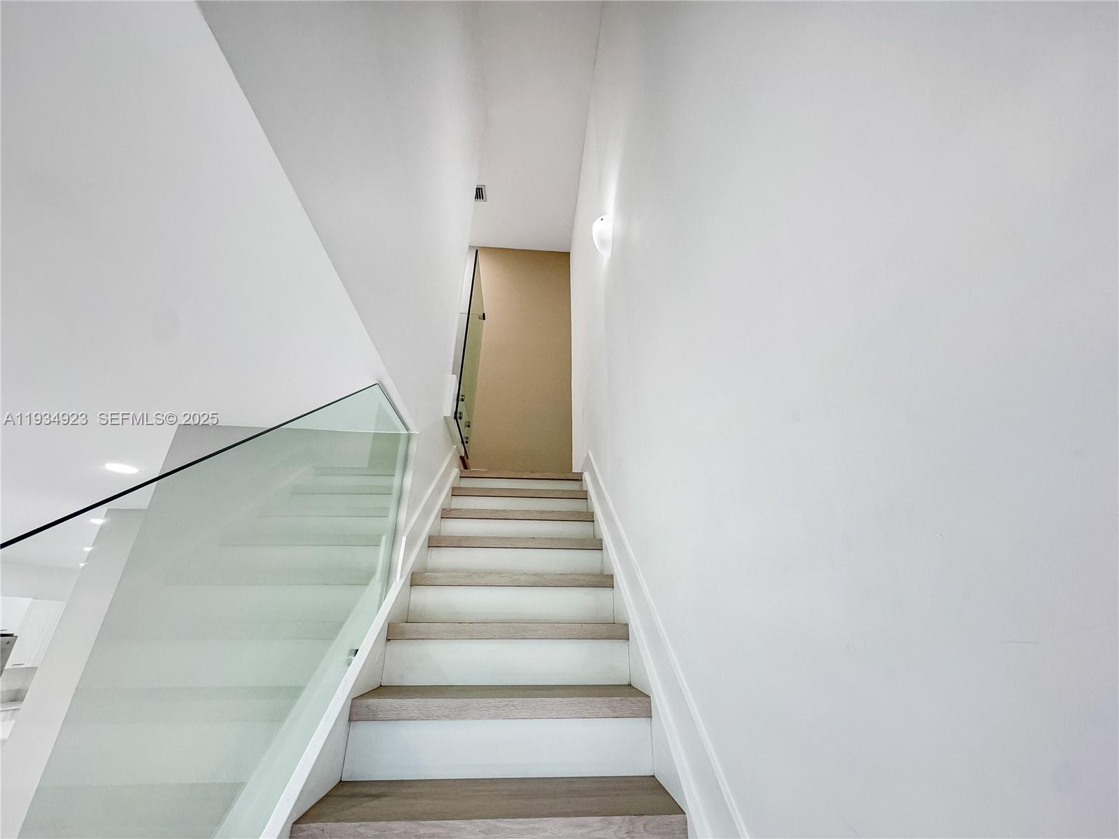 8206 NW 43rd St Doral, FL 33166