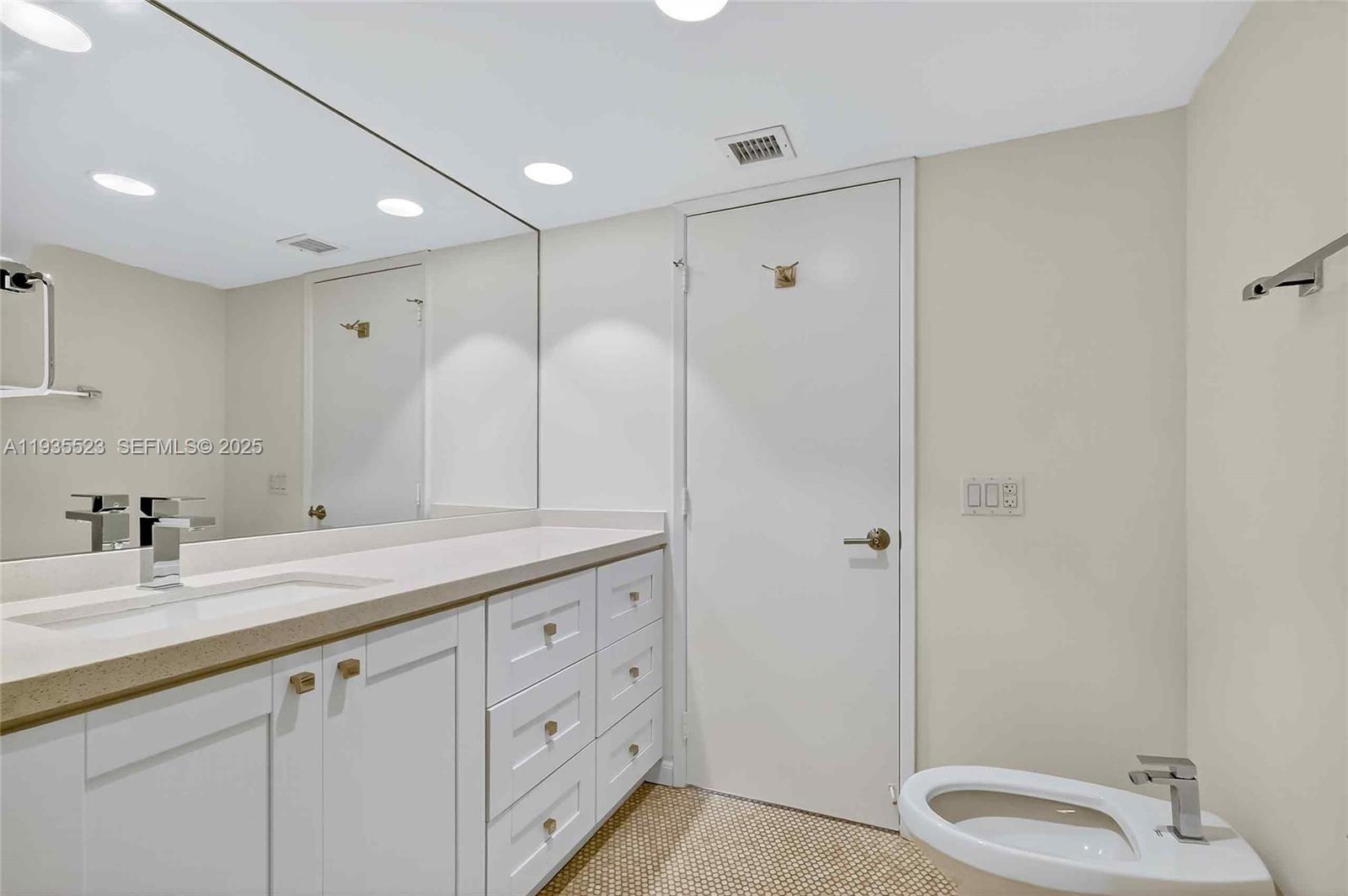 520 Brickell Key Dr #A604 Miami, FL 33131