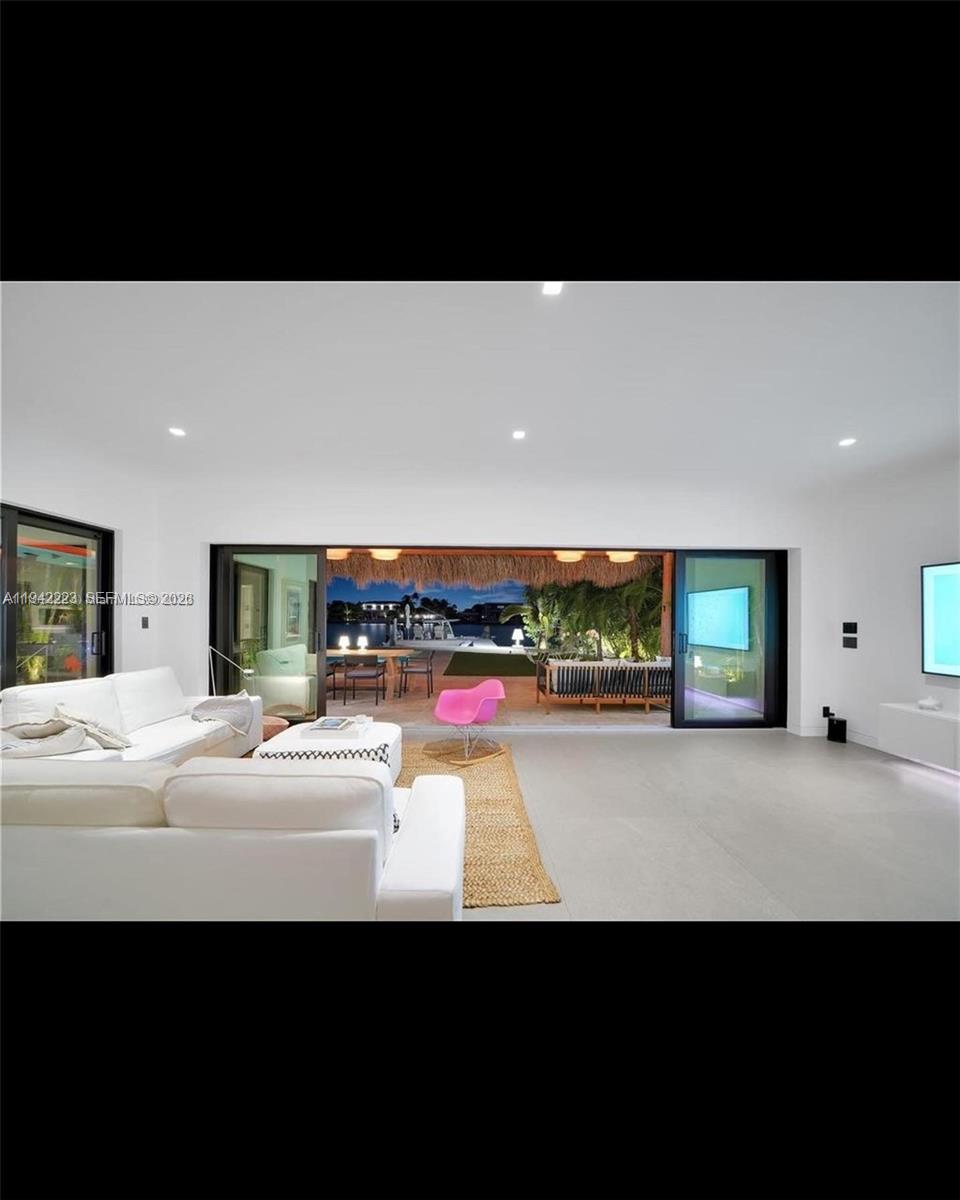 811 86th St Miami Beach, FL 33141