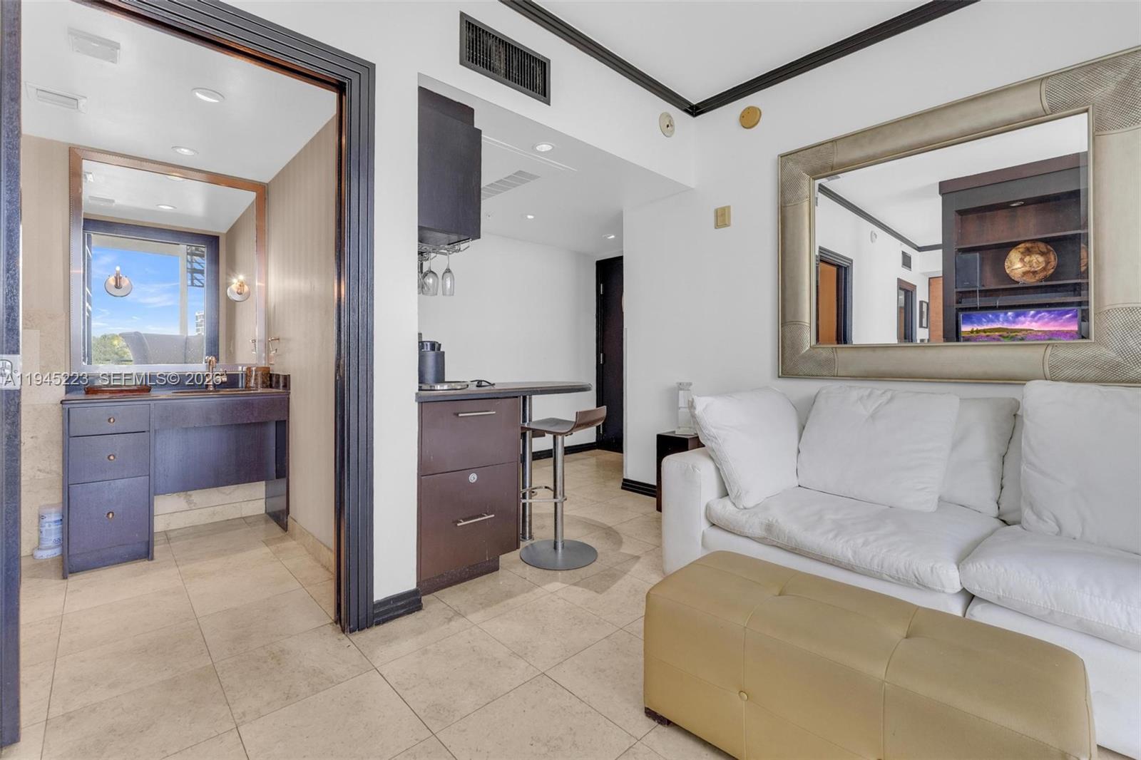 1437 Collins Ave #PH18 Miami Beach, FL 33139