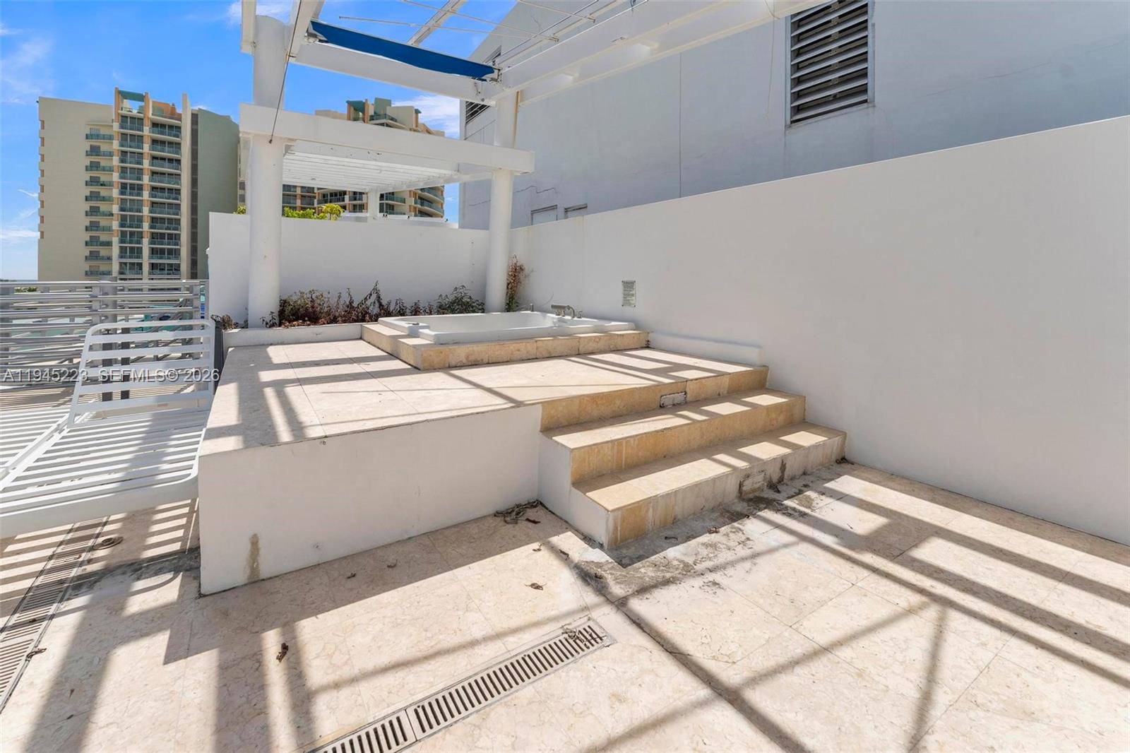 1437 Collins Ave #PH18 Miami Beach, FL 33139