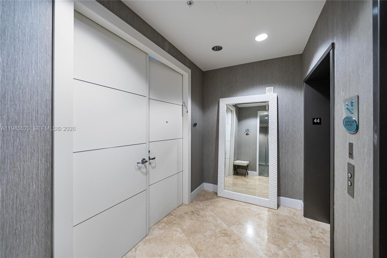 image Trump Royale25