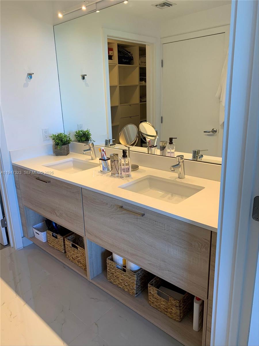 16385 Biscayne Blvd #1417 North Miami Beach, FL 33160