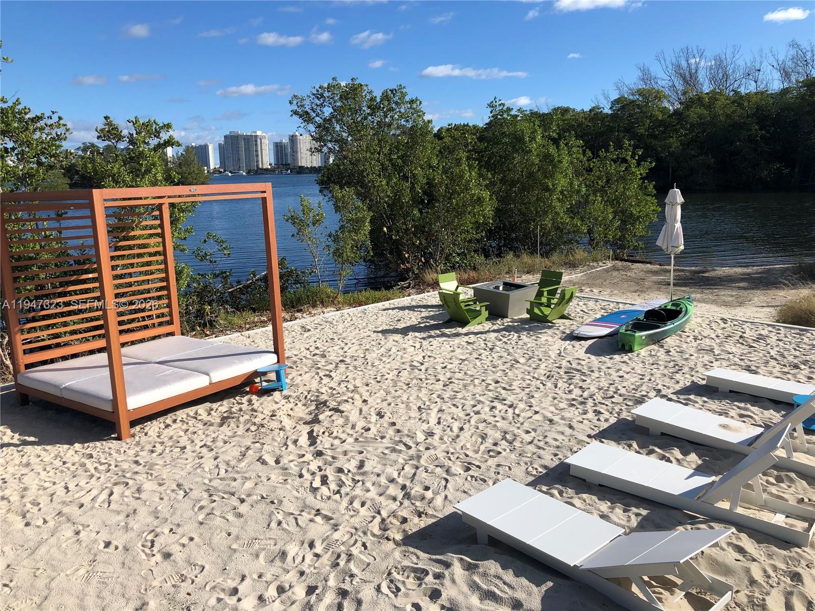 16385 Biscayne Blvd #1417 North Miami Beach, FL 33160