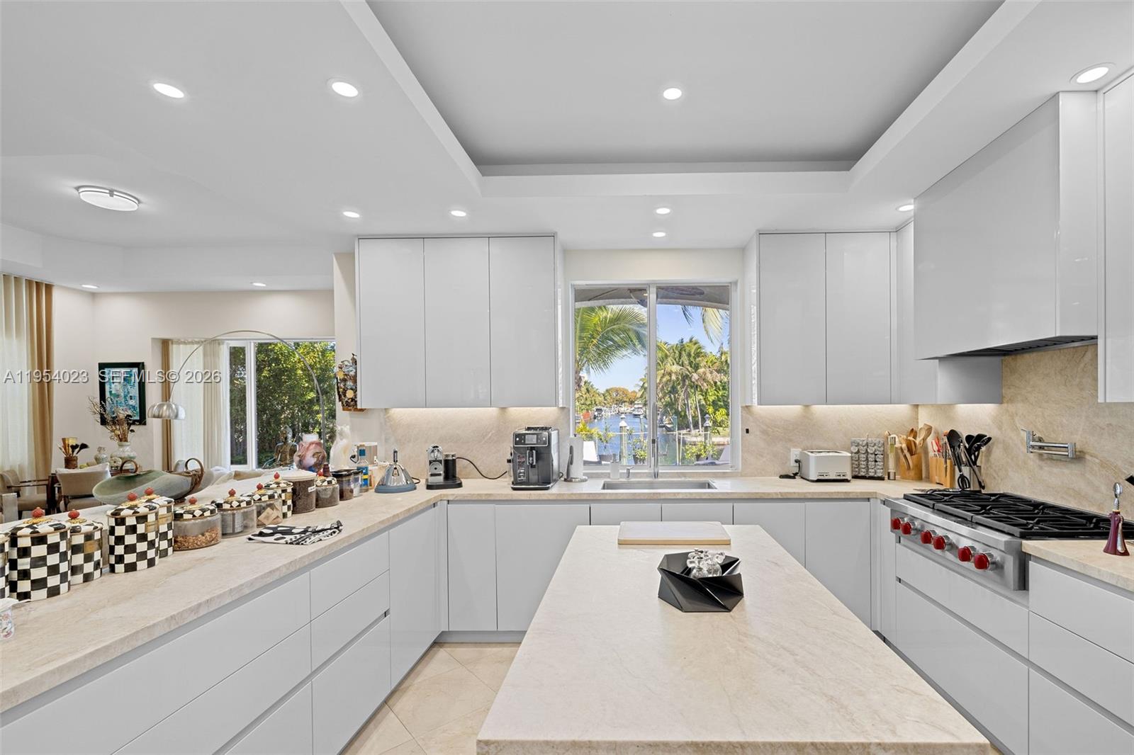 2125 Ixora Rd North Miami, FL 33181