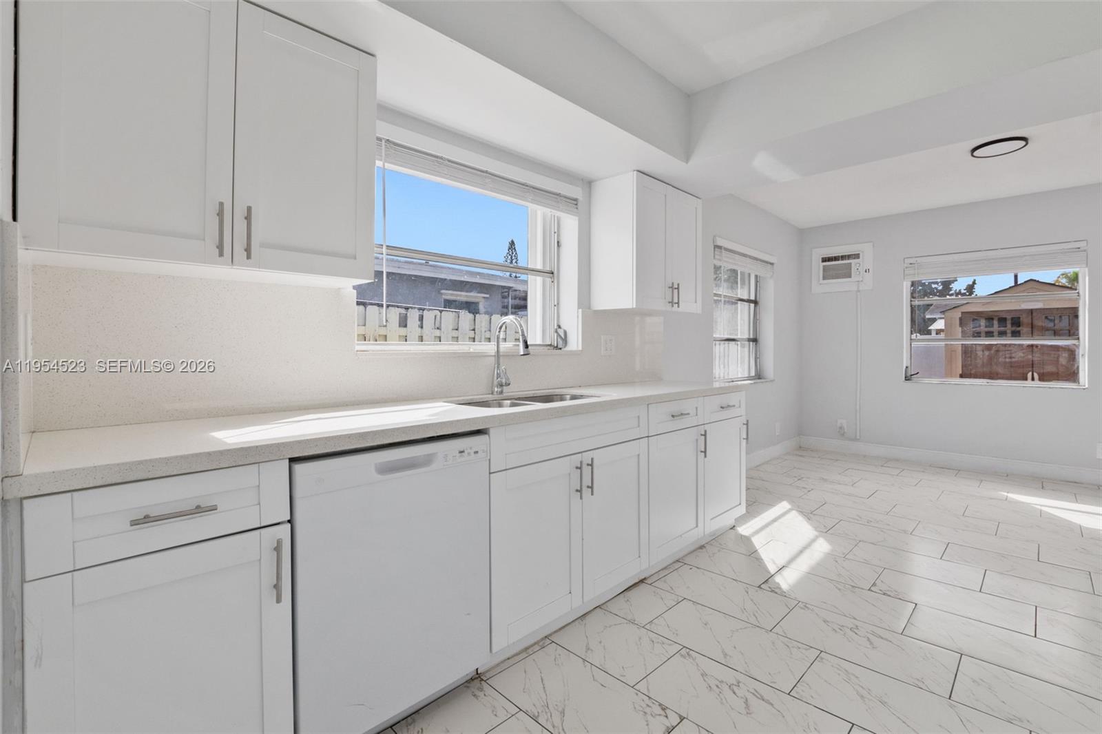 6572 SW 8th Ct North Lauderdale, FL 33068