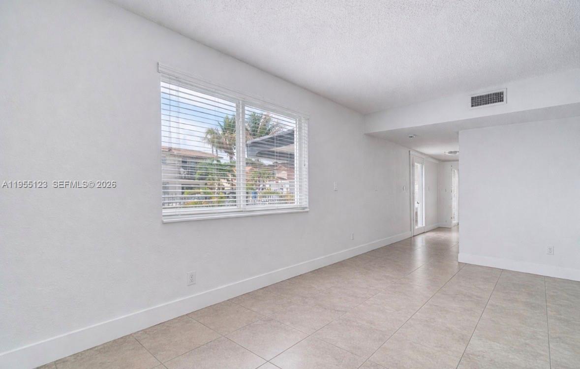 901 NW 22nd Pl Miami, FL 33125