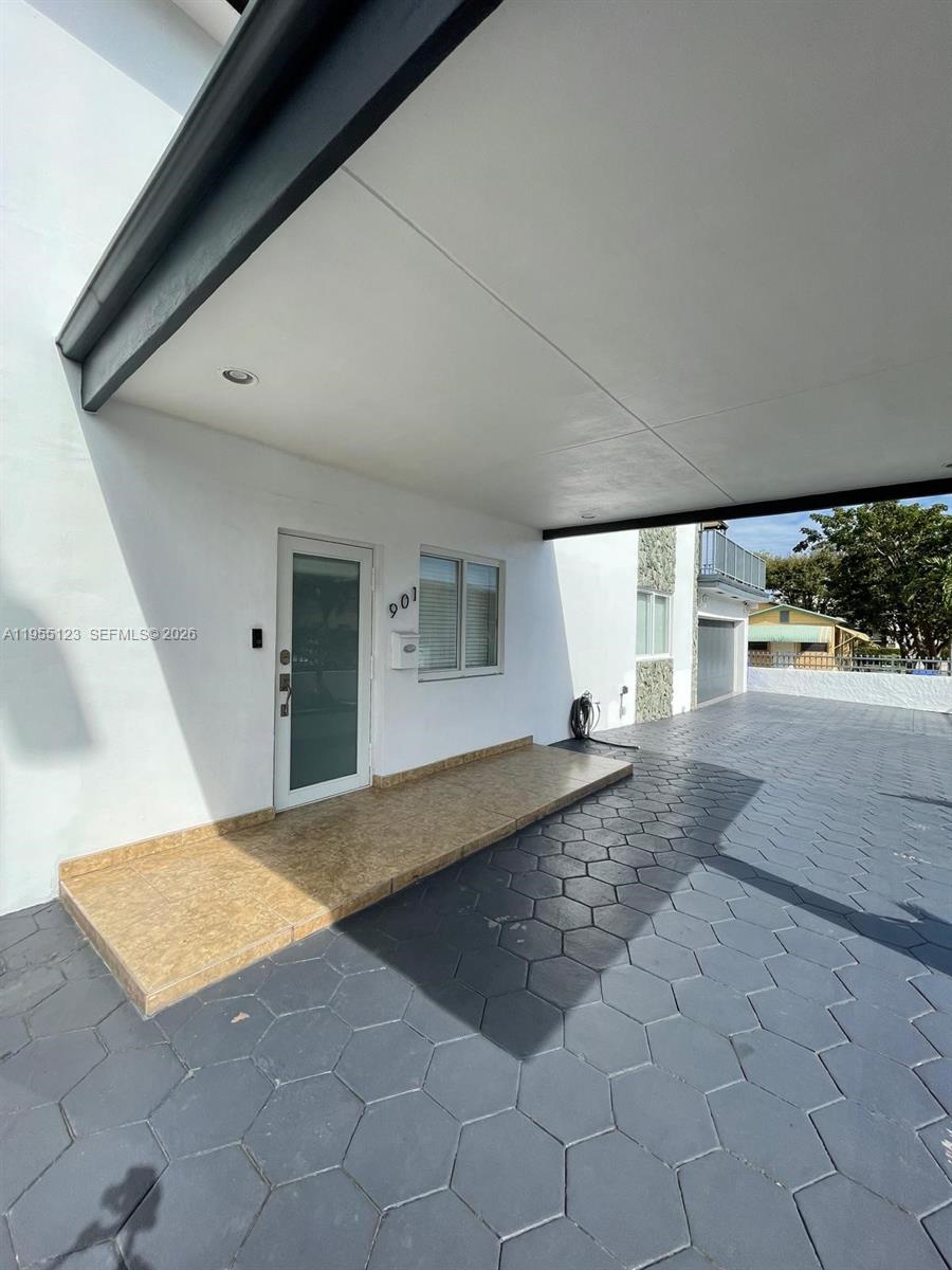 901 NW 22nd Pl Miami, FL 33125