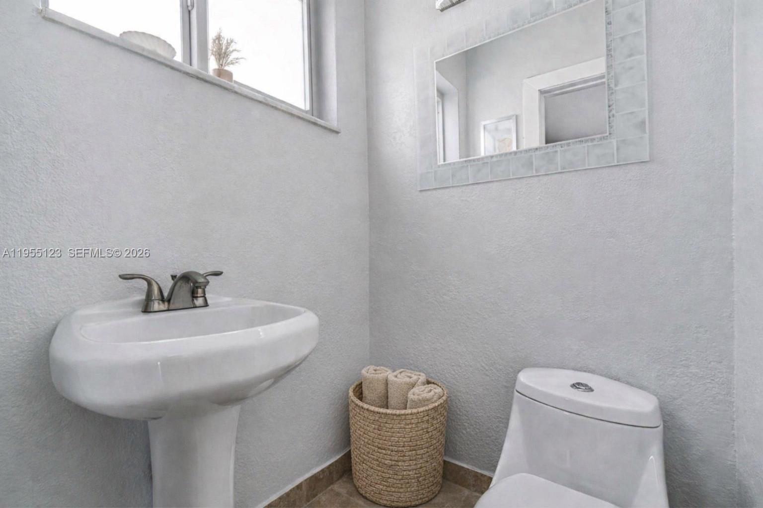 901 NW 22nd Pl Miami, FL 33125