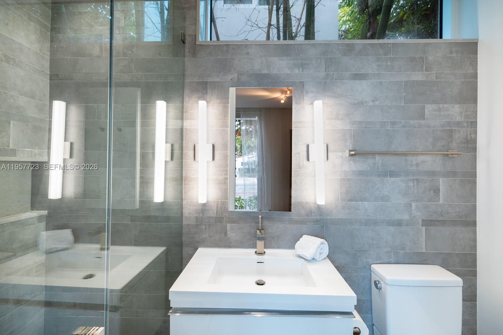 335 W 46th St Miami Beach, FL 33140