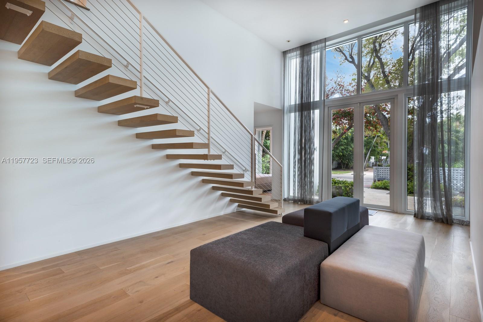 335 W 46th St Miami Beach, FL 33140