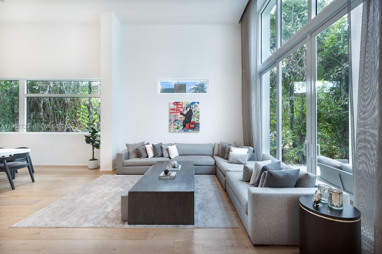 335 W 46th St Miami Beach, FL 33140