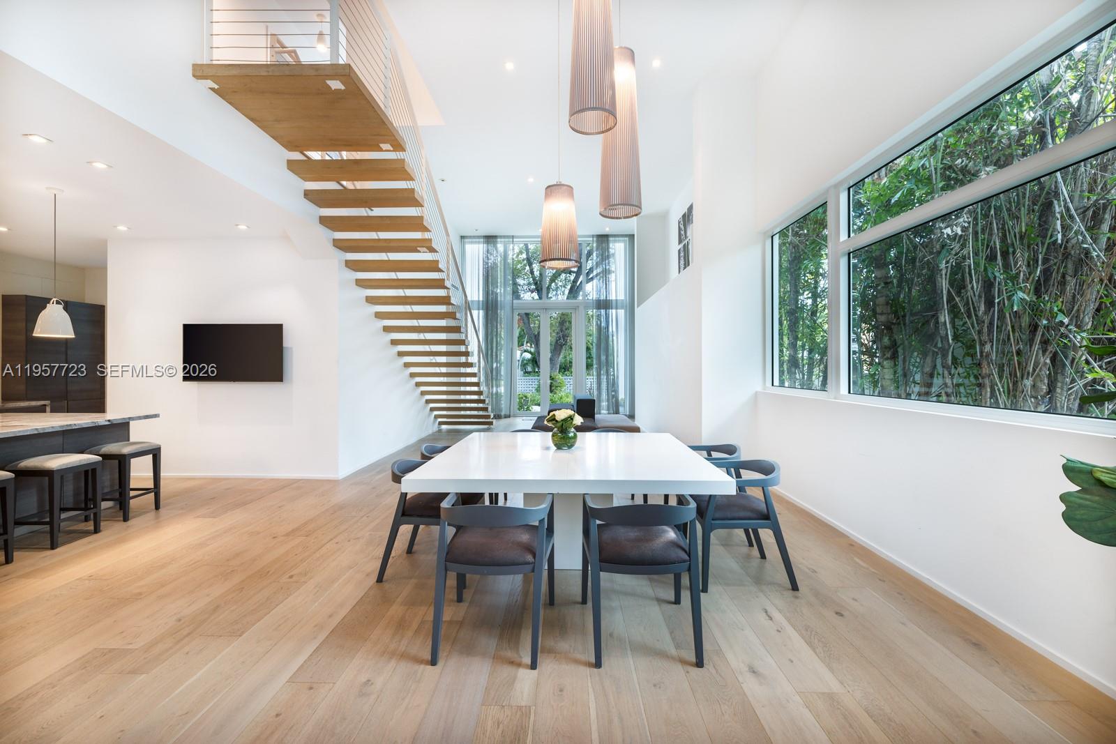 335 W 46th St Miami Beach, FL 33140