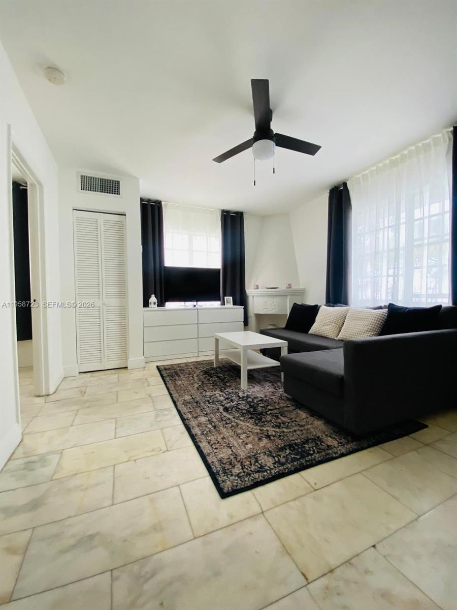 1526 Pennsylvania Ave #20 Miami Beach, FL 33139