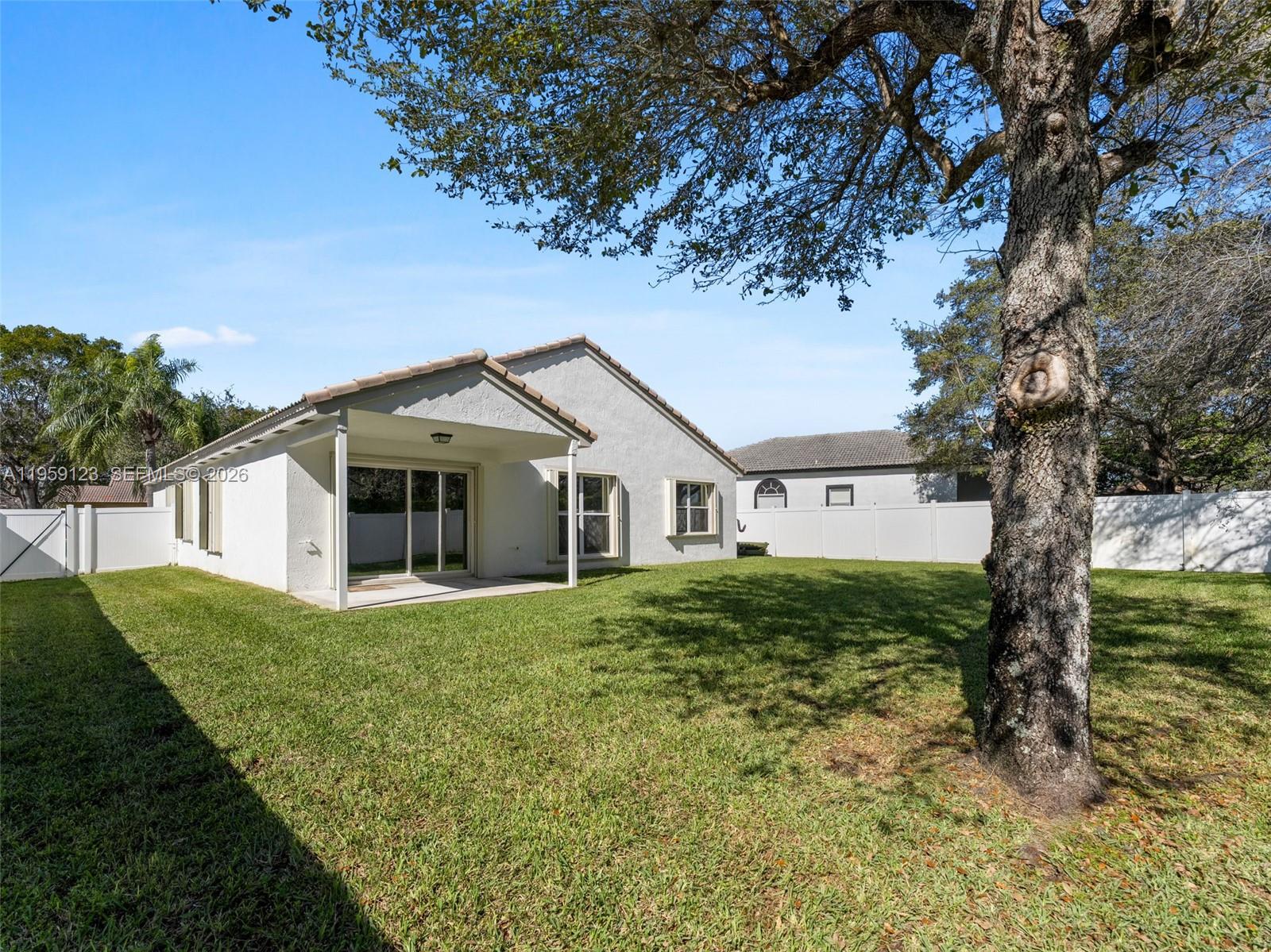 1861 NW 142nd Ter Pembroke Pines, FL 33028