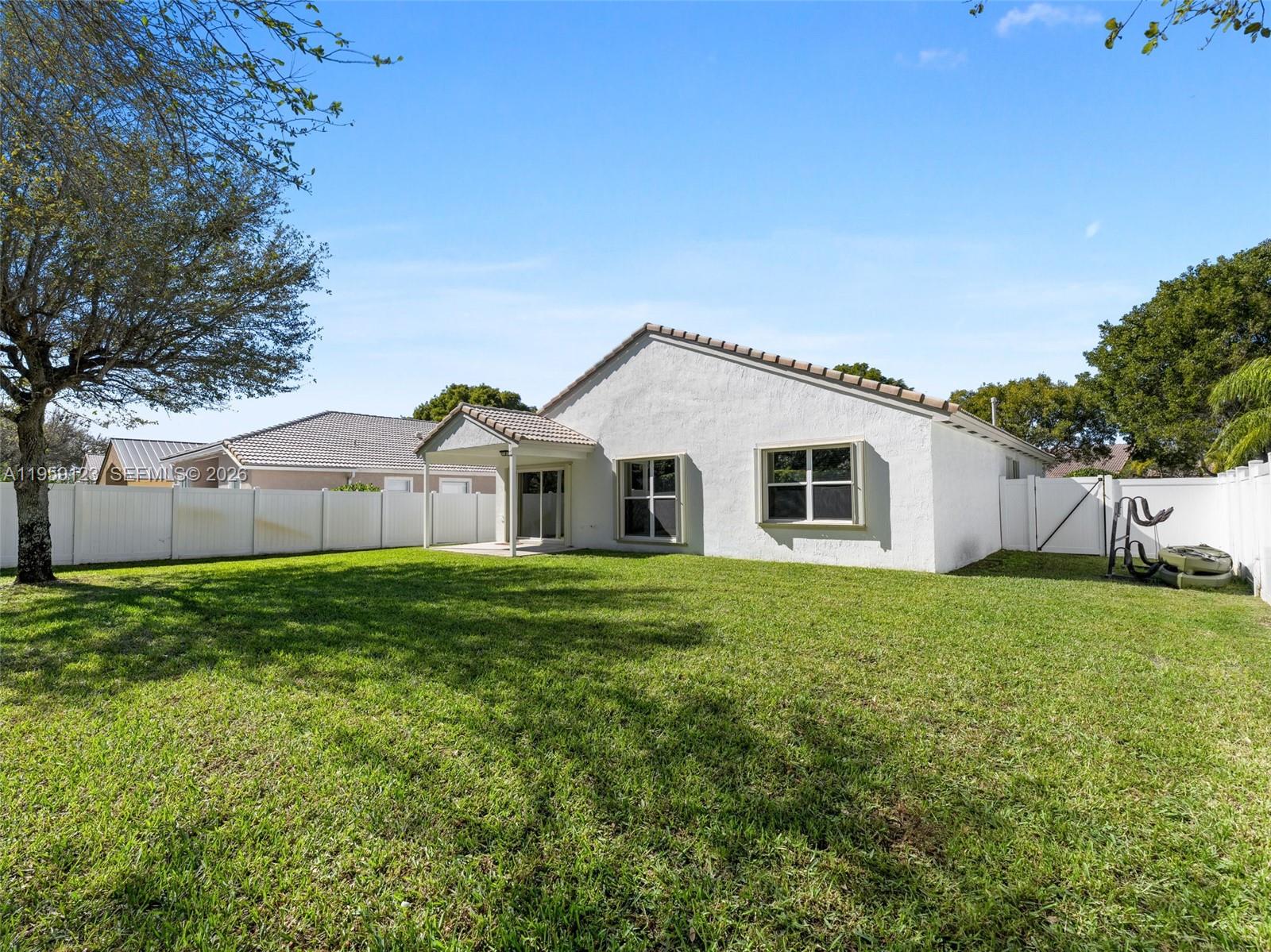 1861 NW 142nd Ter Pembroke Pines, FL 33028