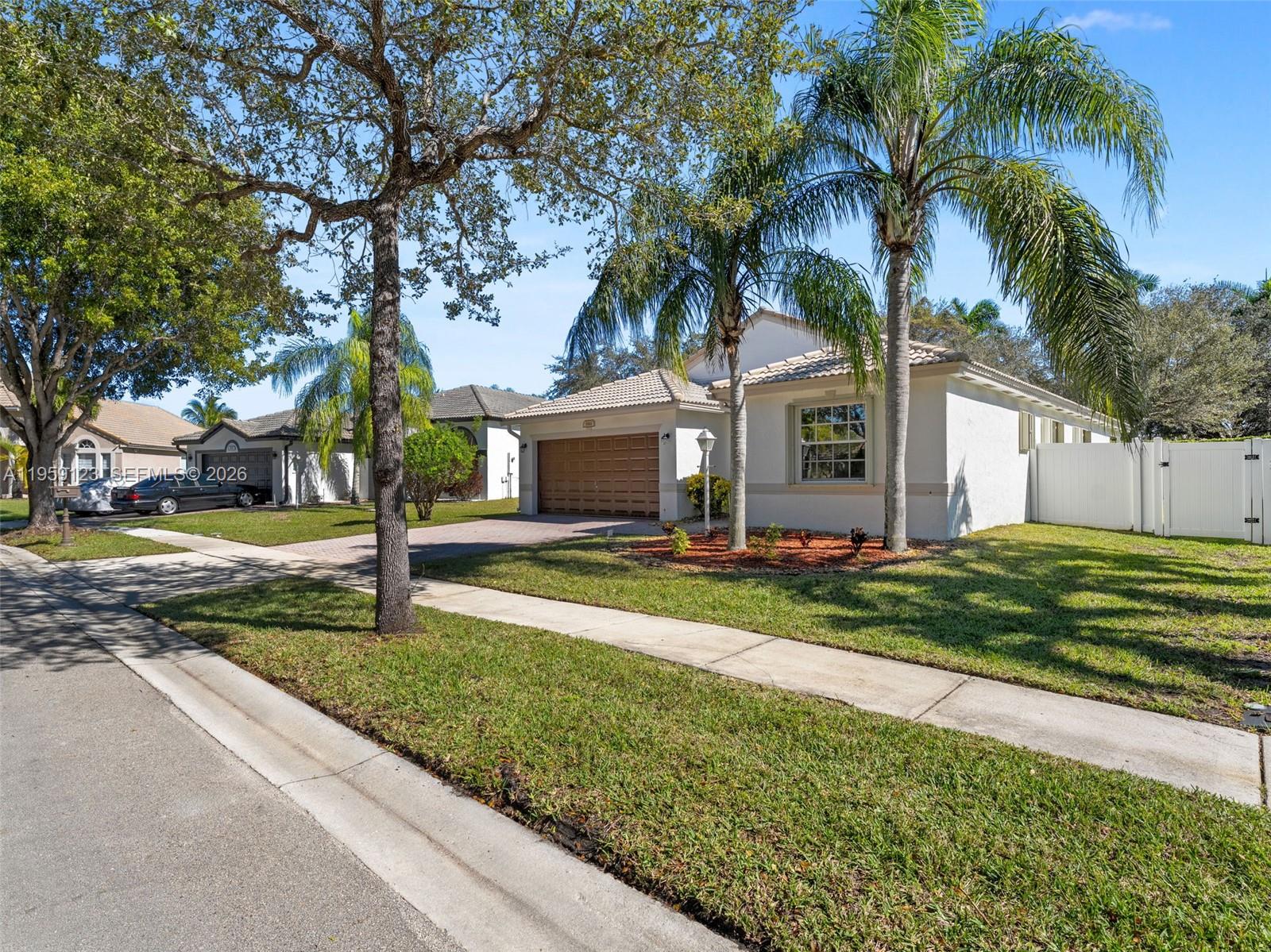 1861 NW 142nd Ter Pembroke Pines, FL 33028