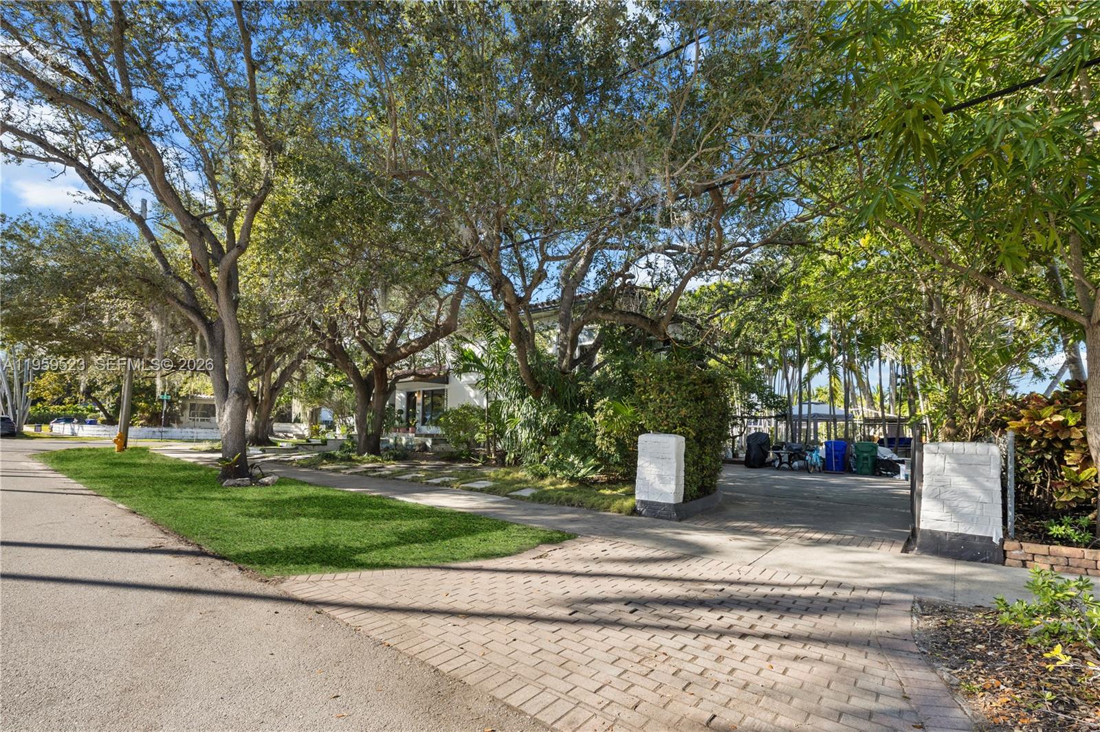 1051 NE 86th St Miami, FL 33138