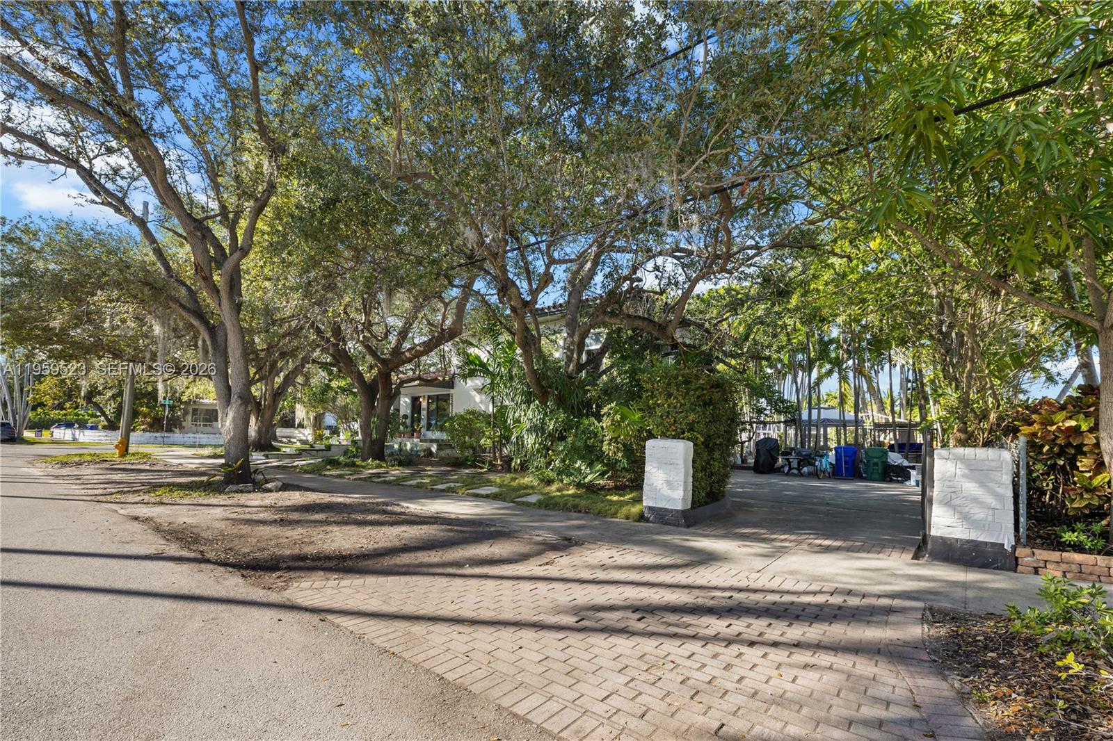 1051 NE 86th St Miami, FL 33138