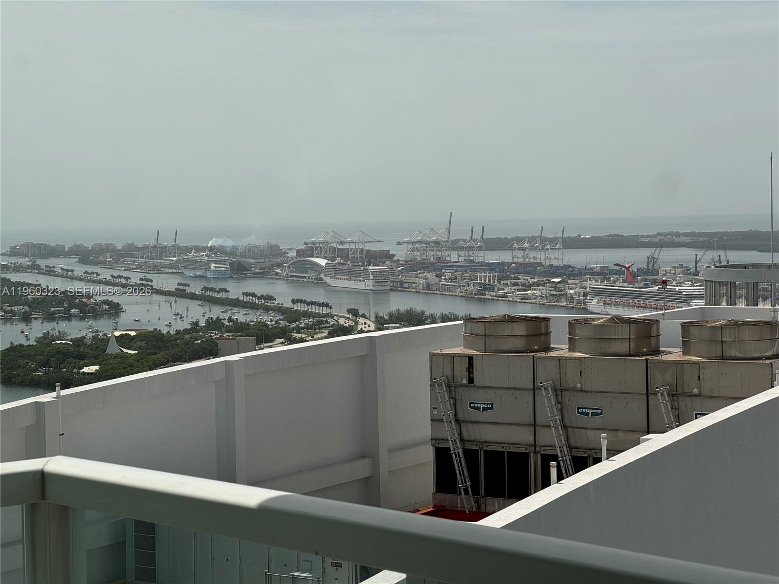 1900 N Bayshore Dr #4307