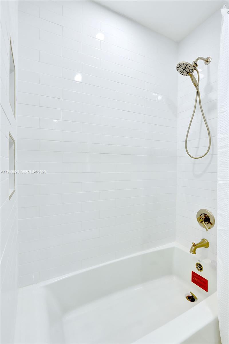 1050 SE 5th Ct Pompano Beach, FL 33060