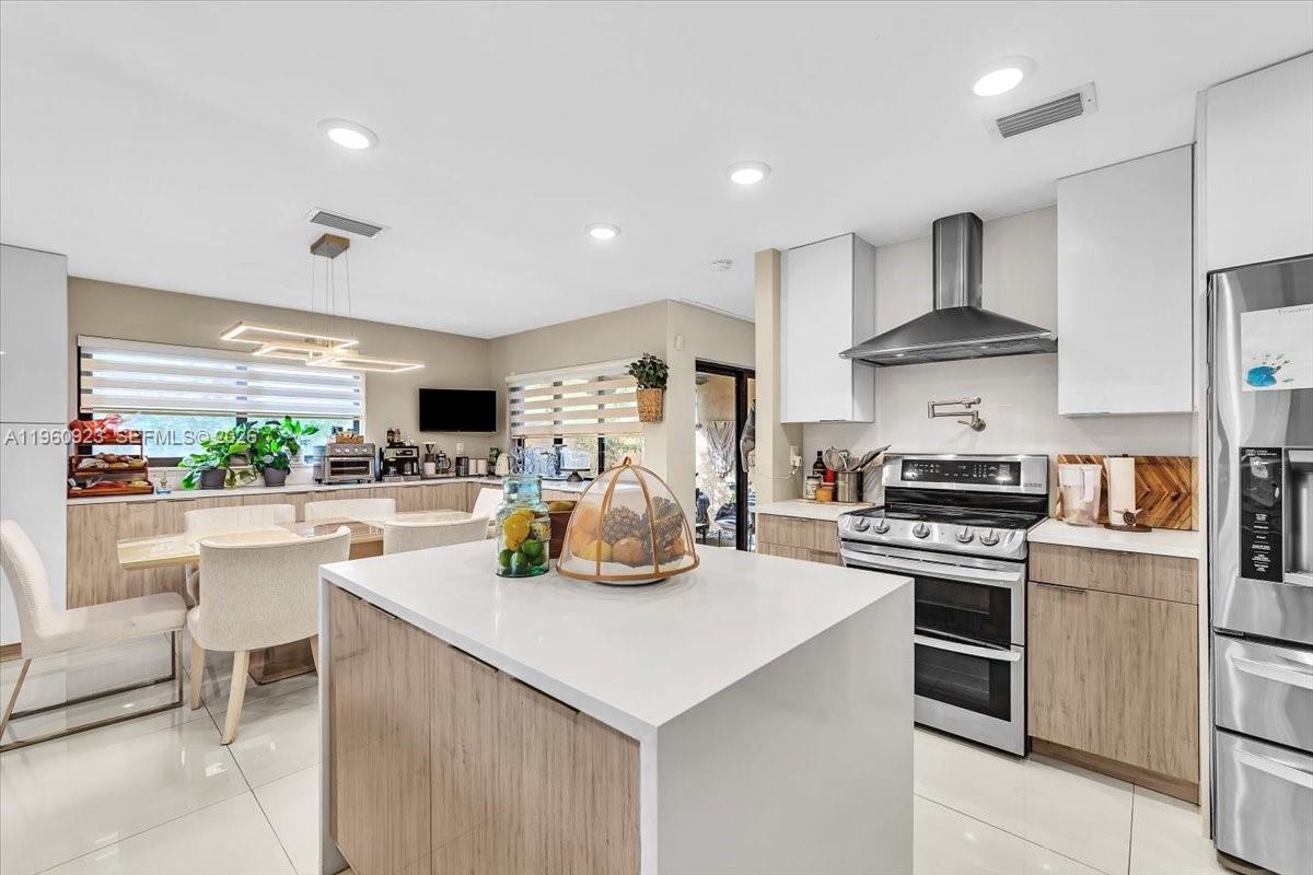 311 NW 101st Ter Coral Springs, FL 33071