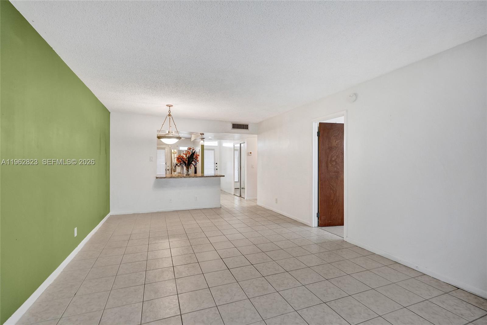 3051 NW 46th Ave #101 Lauderdale Lakes, FL 33313