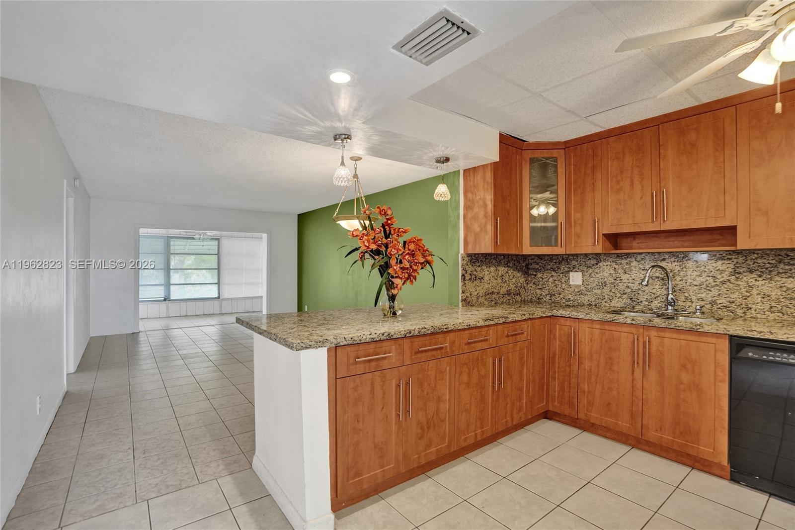 3051 NW 46th Ave #101 Lauderdale Lakes, FL 33313