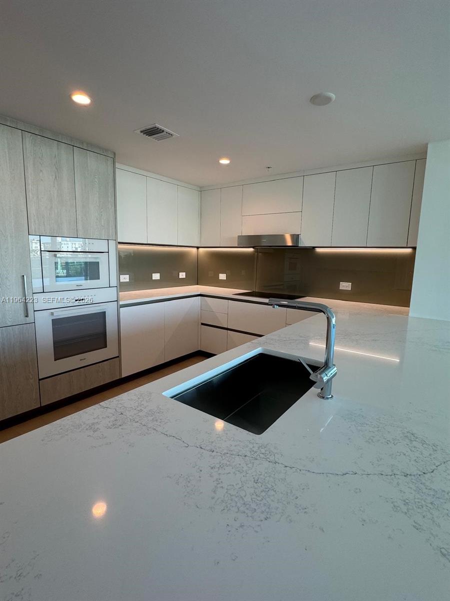 9201 E Bay Hbr Dr #502 Bay Harbor Islands, FL 33154