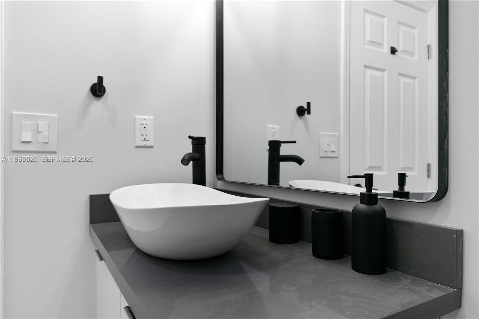 2376 NW 2nd St Miami, FL 33125