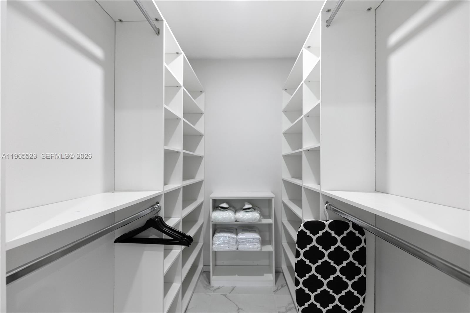 2376 NW 2nd St Miami, FL 33125